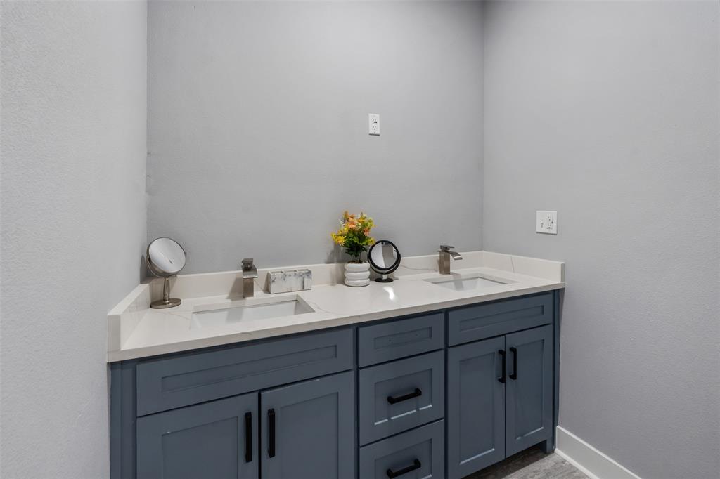 Point La Vista - Residential