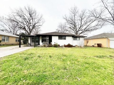 Photo of 1312 Broadway Street, Denton, TX 76201 (MLS # 21214905)