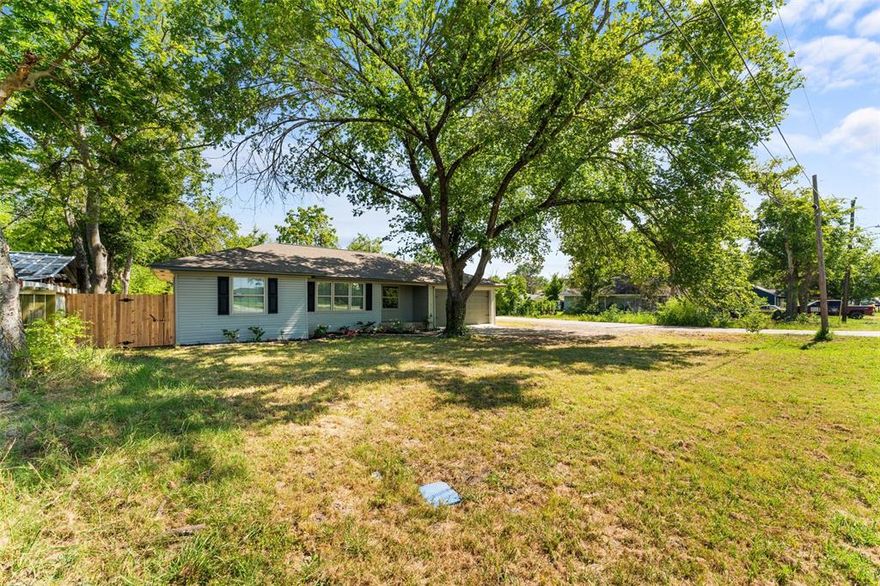 Beautifully renovated 3 bedroom 1.5 bedroom home on a CORNER LOT. Home has attached 2 car garage and large eat in kitchen in addition to a formal dining room and insulated windows. Have the best of both worlds with the small town feel while being a short drive from the DFW area ...don't miss out!