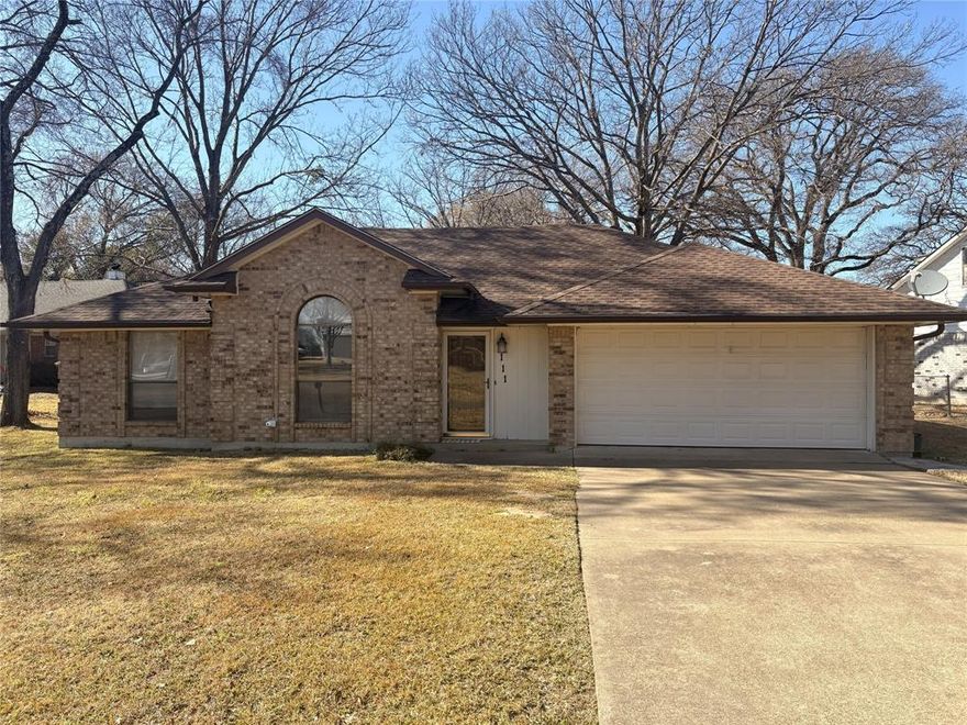 Well maintained home located in the highly desirable Mabank ISD. The spacious family room offers a cozy wood-burning fireplace and a clear view of the expansive backyard. With mature shade trees and plenty of room to roam, the outdoor space is ideal for hosting gatherings, enjoying cookouts, or giving your pets a place to play. The owner’s retreat includes an ensuite bath complete with dual vanities and separate his-and-her closets. Situated in Eastwood Islands, the property is just minutes from the heart of Gun Barrel City, providing convenient access to dining, shopping, and medical facilities. Residents of the subdivision enjoy exclusive amenities including a private boat ramp, fishing pier, and community park. Located only an hour from Dallas, this property is perfectly suited as a weekend getaway or a comfortable full-time residence.