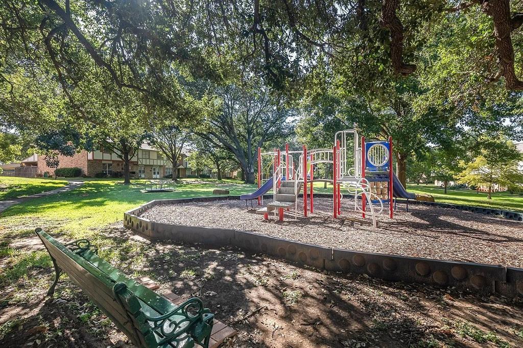 Arlington Downs Twnhs - Residential