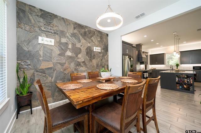 T QUEVADO - Residential