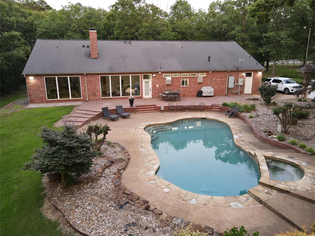 1402 S Boggie Street FM1841