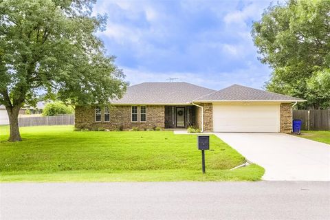 Photo of 257 Spring Brook Drive, Mansfield, TX 76063 (MLS # 21295970)