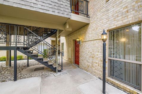 4320 Bellaire Drive S 125W Fort Worth TX 76109