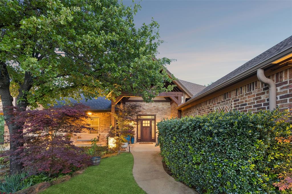 1402 Lakeview Boulevard