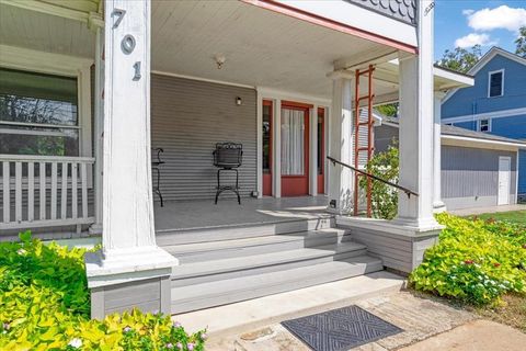 Photo of 701 E Main Street, Whitesboro, TX 76273 (MLS # 21065284)