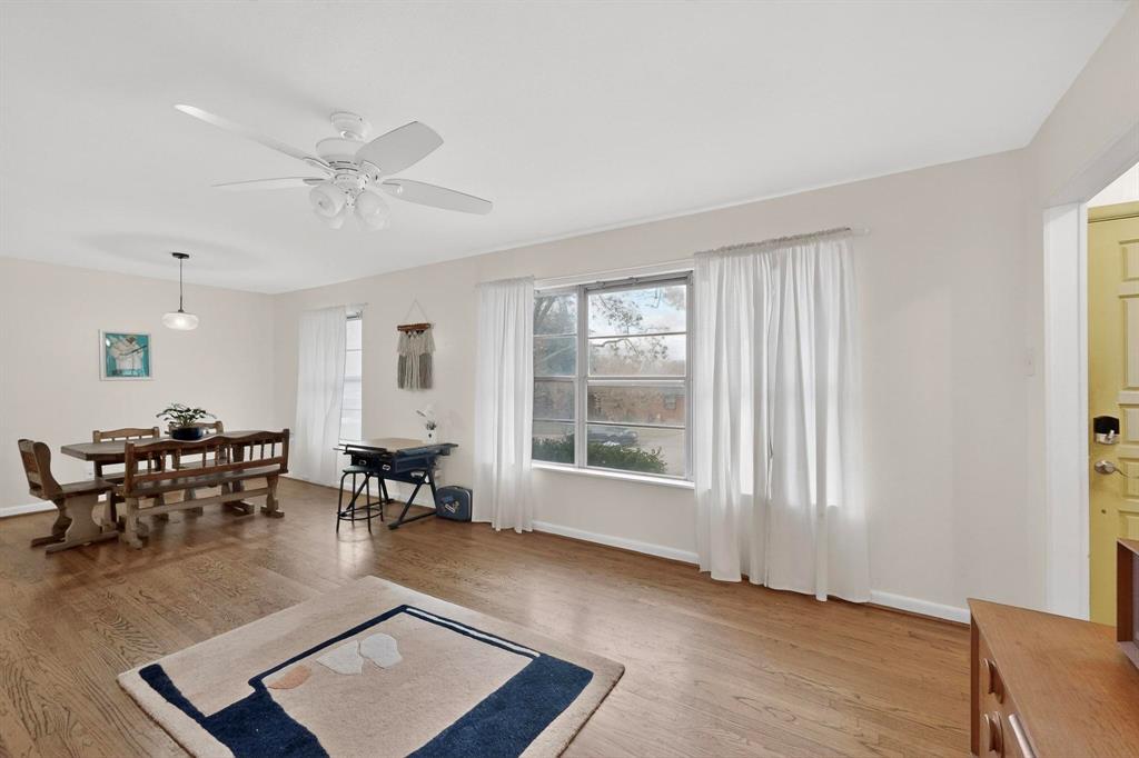 514 W Ridgewood Drive