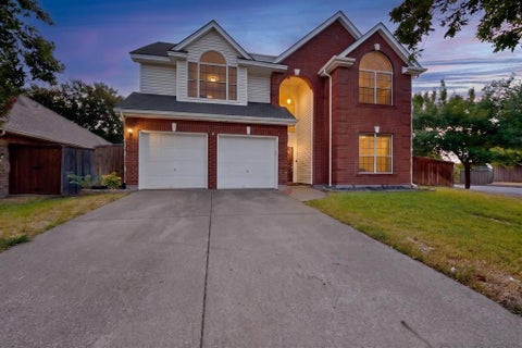 Photo of 2600 Juniper Drive, Euless, TX 76039 (MLS # 21402393)
