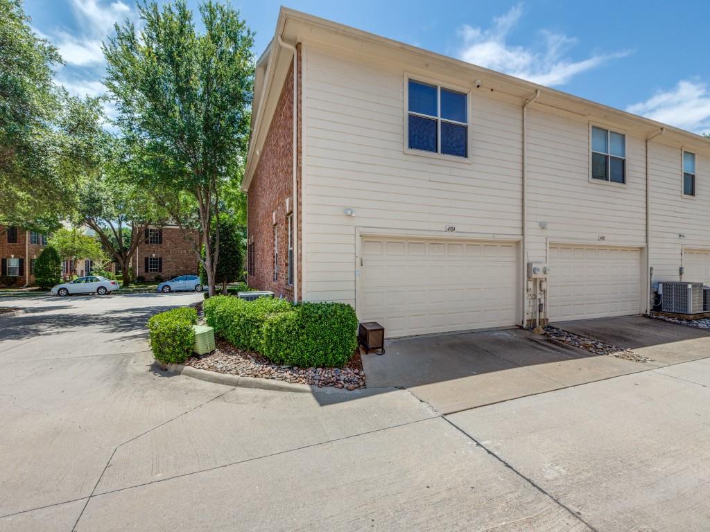 Pasquinellis Village On The Green - Residential