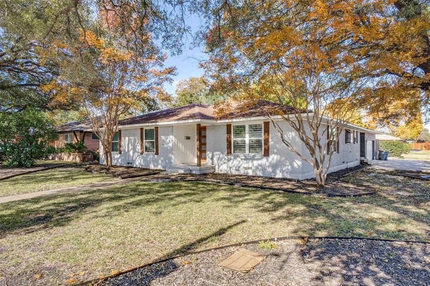 Absolutely stunning 3 bedroom, 2 bath ranch-style home in North Estate Hills. Gourmet chef style kitchen boasts quartz countertops, stainless steel appliances, built-in wine cooler, gas stove built-in to large island. Abundance of windows allows natural light to stream in throughout the home. Designer style bathrooms with frameless shower glass doors and floating sinks, elegant fixtures add to the charm of the home! Separate office space and large private backyard for entertaining complete this amazing property! Did I mention the additional parking pad? They don't say location, location, location for no reason! This one will not disappoint! Owner must approve all pets.