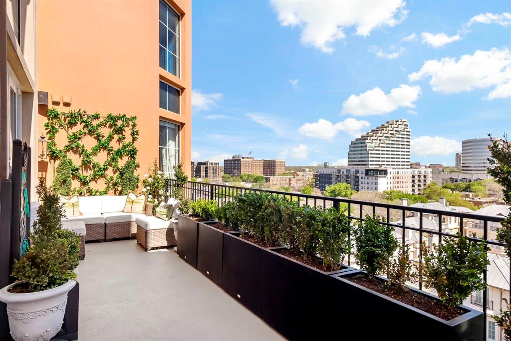 Plaza At Turtle Creek Residence Ph - Residential