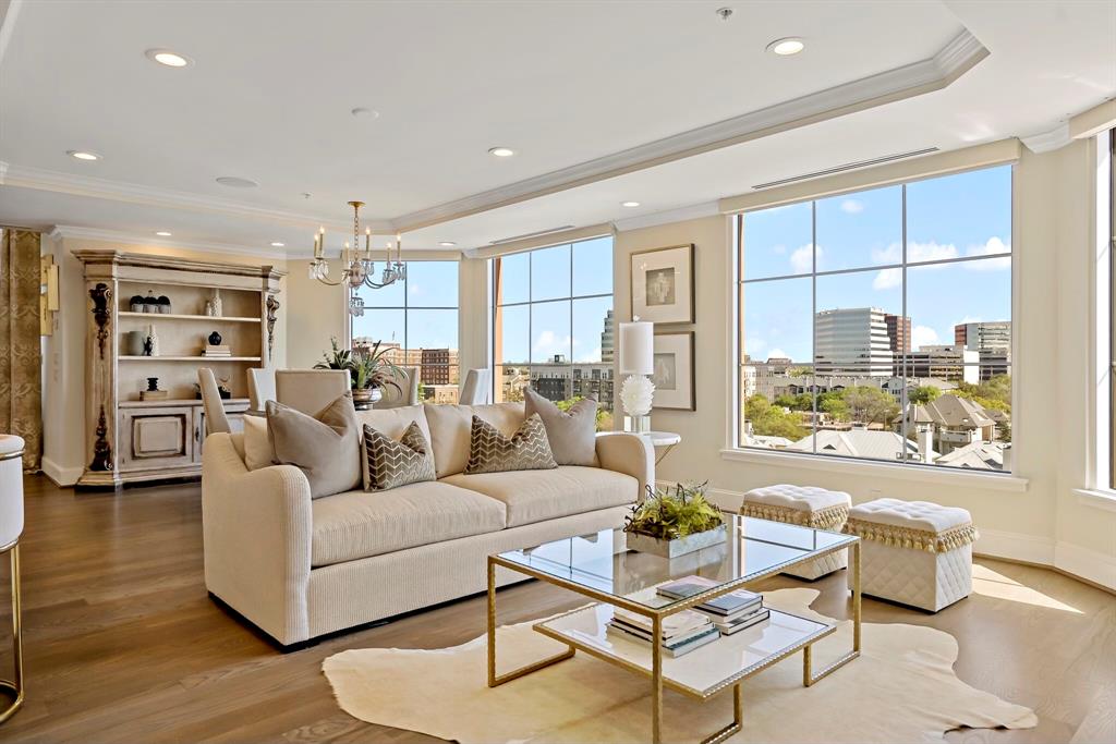 Plaza At Turtle Creek Residence Ph - Residential