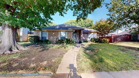 Photo of 2842 Kingswood Drive, Garland, TX 75040 (MLS # 21101157)