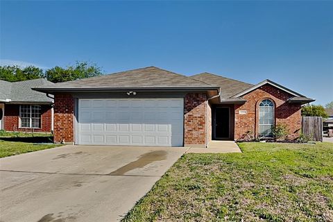 Photo of 5550 Northfield Drive, Fort Worth, TX 76179 (MLS # 21239365)