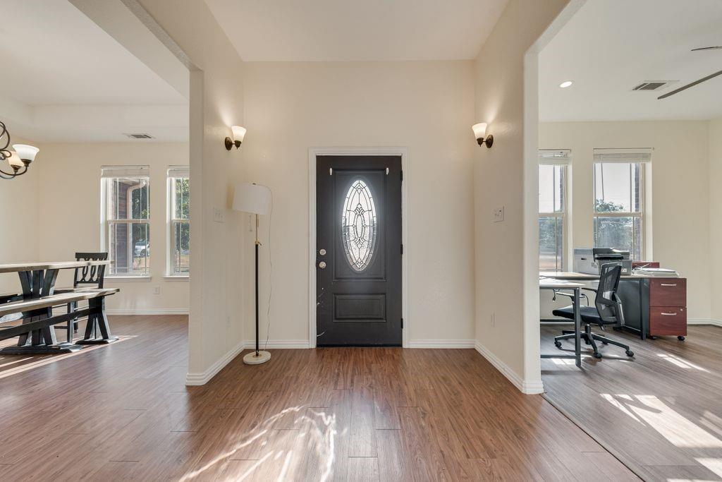 2121 N Mockingbird Lane