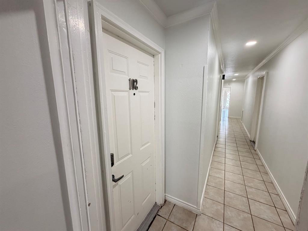 4115 Douglas Avenue 102