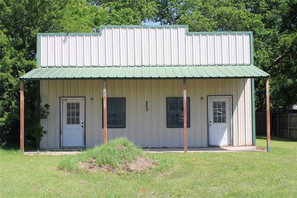 Photo 1 of 3 — 203 E Grove Street, Kaufman, TX 75142