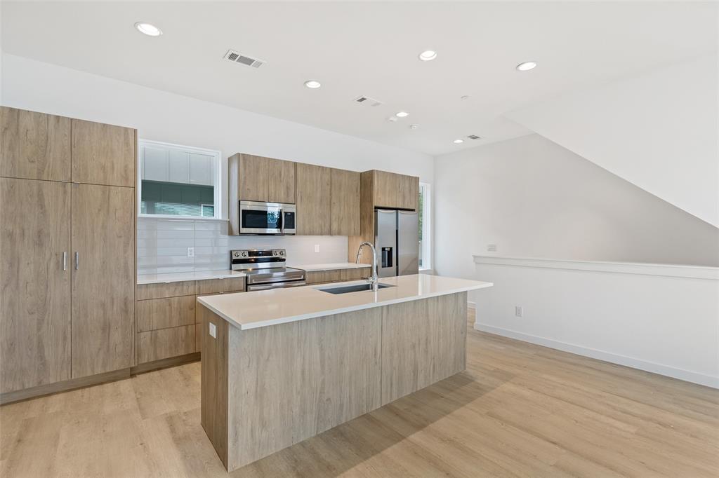 4911 Belmont Avenue 4