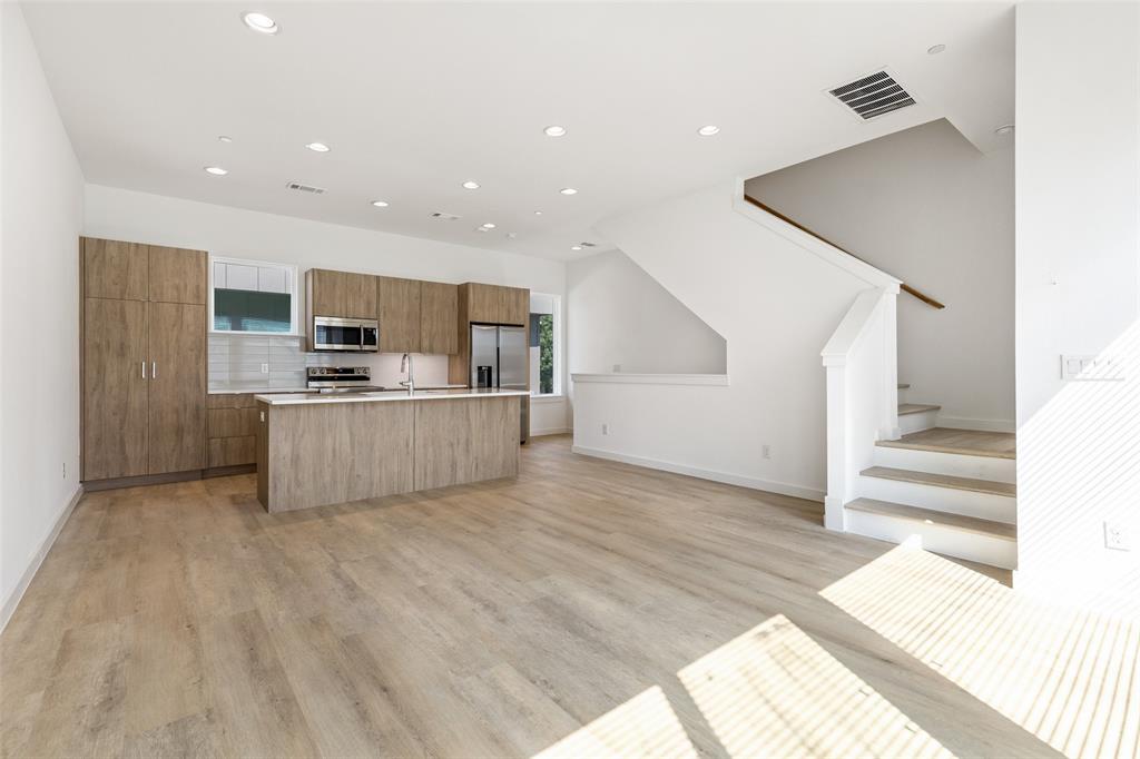 4911 Belmont Avenue 4