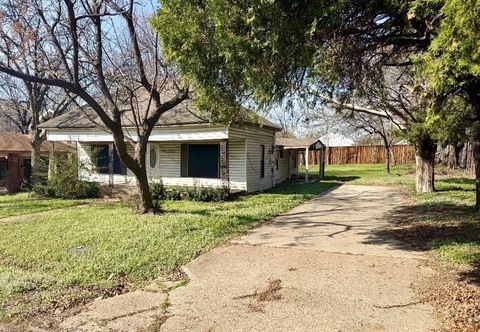 Photo of 7042 Walnut Street, Frisco, TX 75033 (MLS # 21204302)