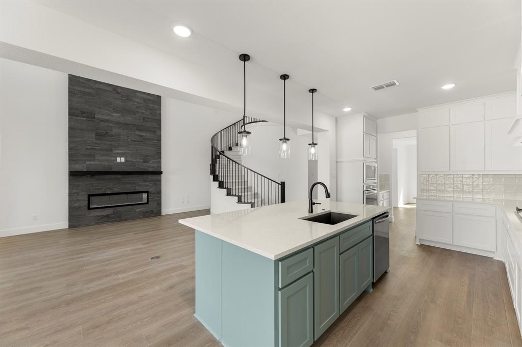 Valencia On The Lake - Residential