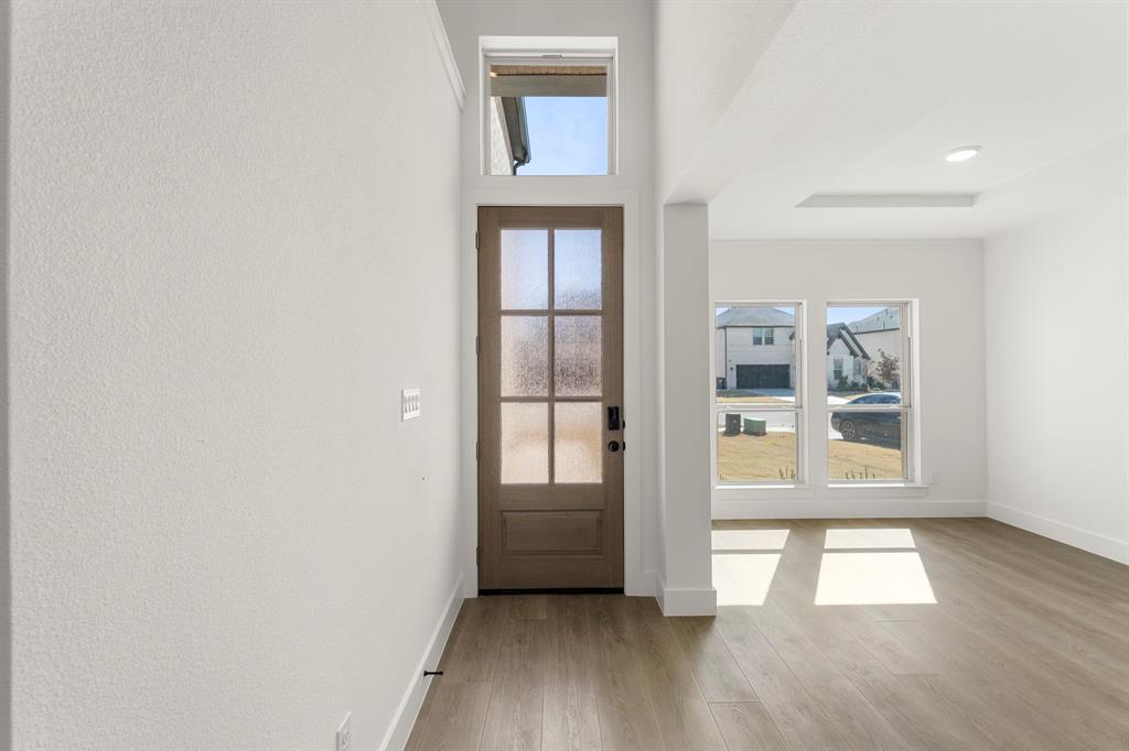 Valencia On The Lake - Residential