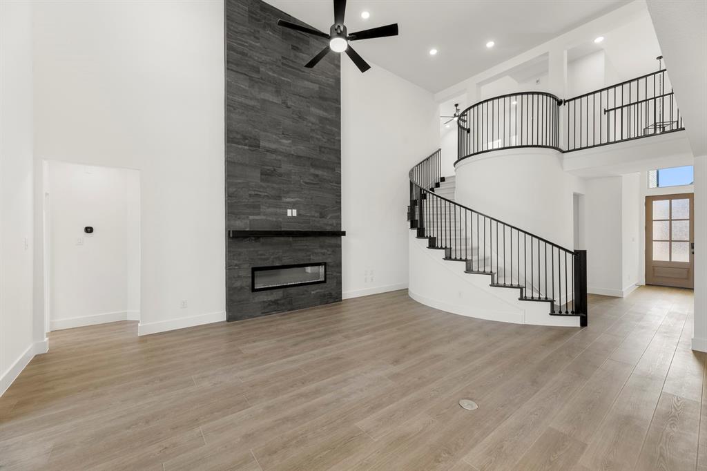 Valencia On The Lake - Residential