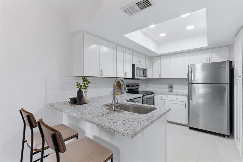 Lifescape Villas On Midway A Condo - Residential