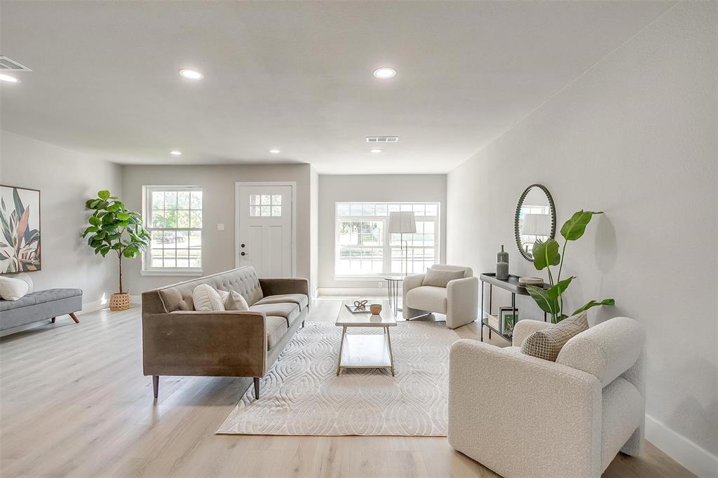 400 NW Jayellen Avenue