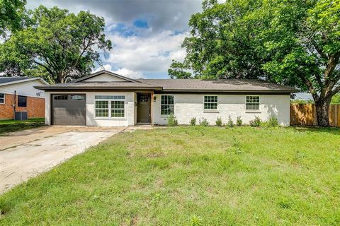 400 NW Jayellen Avenue Burleson TX 76028