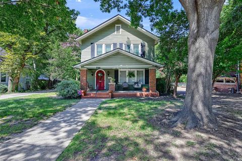Photo of 706 N Woods Street, Sherman, TX 75092 (MLS # 21242613)