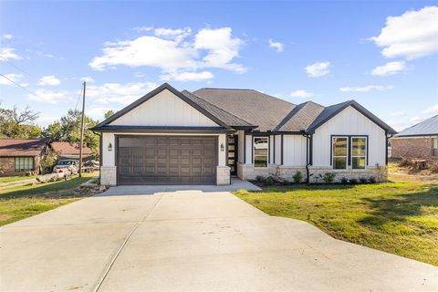 1621 S Chisholm Trail Granbury TX 76048