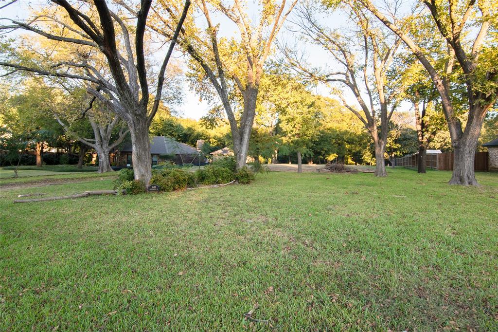 1633 Mockingbird Lane