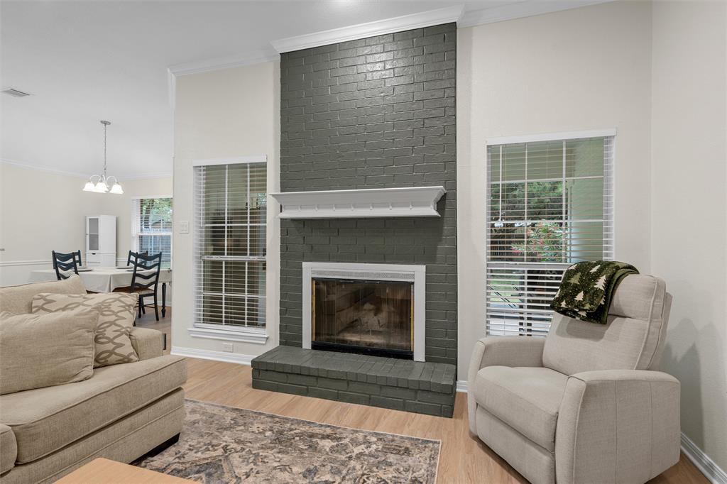 209 W Karnes Drive