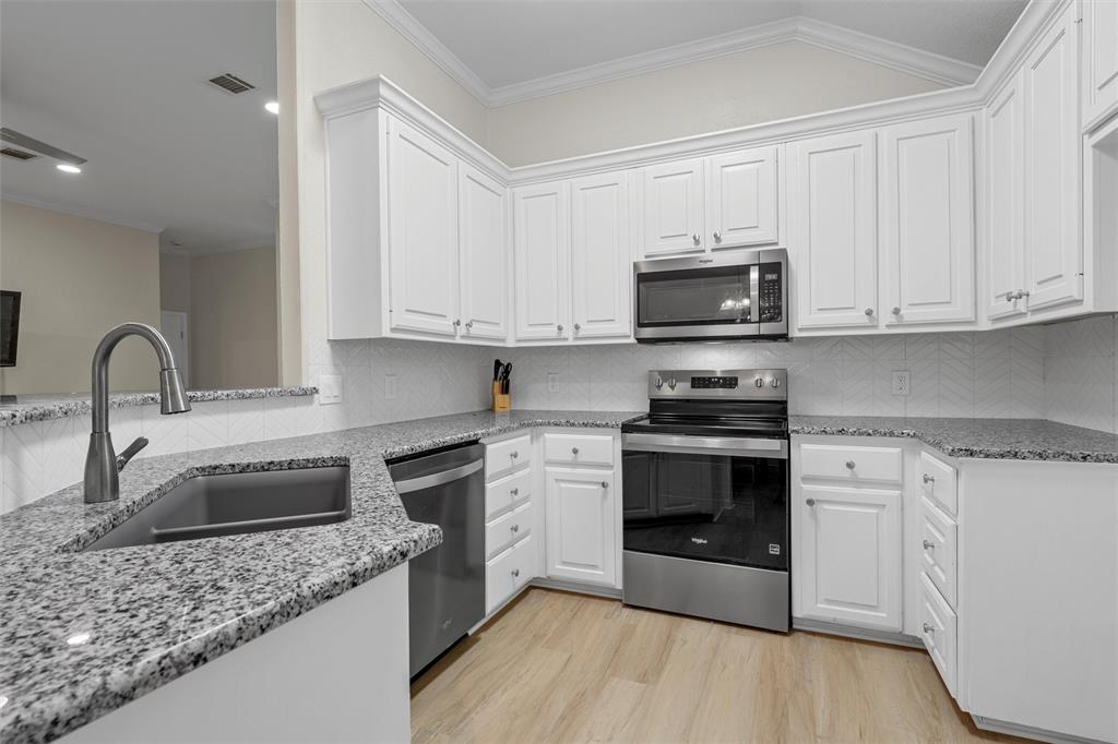209 W Karnes Drive