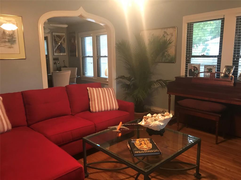 2546 Gladstone Drive