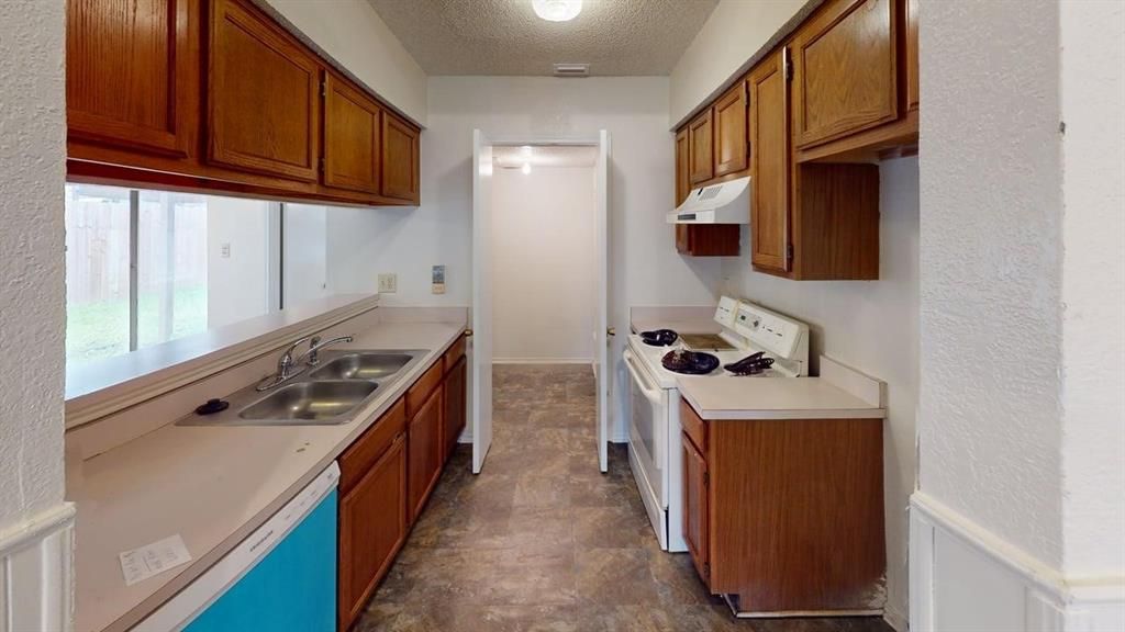 Photo of 732 Versailles Street, Mesquite, TX 75149 (MLS # 21211137)