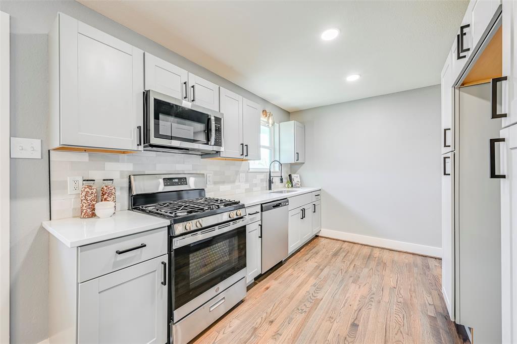 2729 Lockhart Avenue