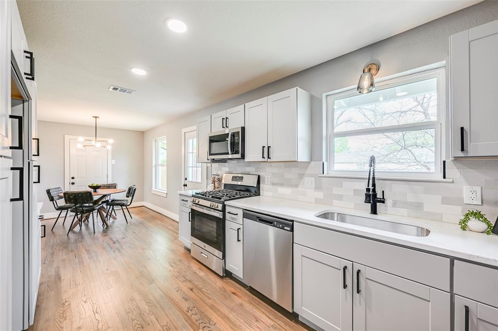 2729 Lockhart Avenue