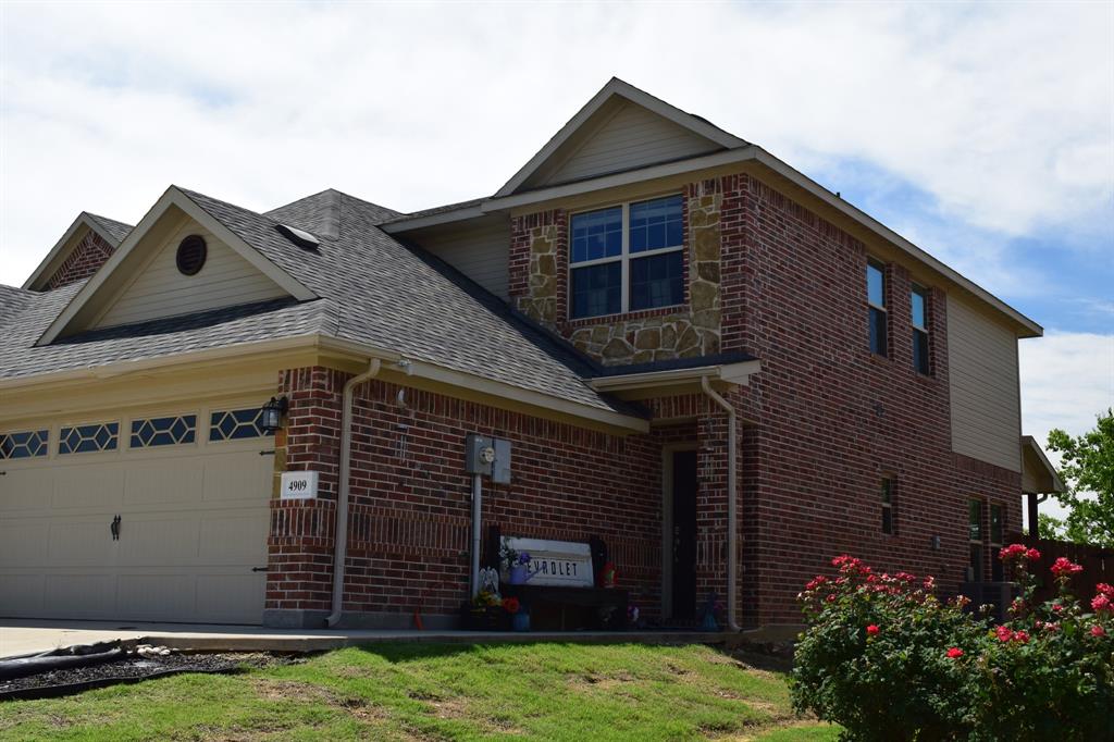 4909-4911 Villas Drive