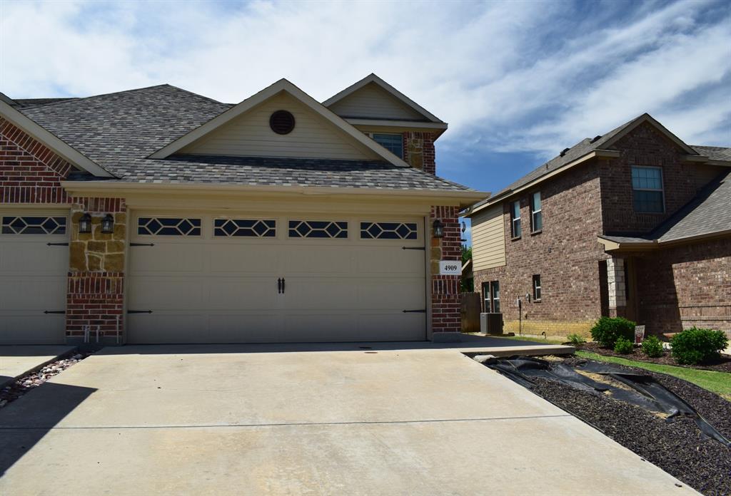 4909-4911 Villas Drive
