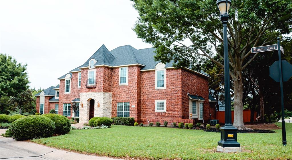 1712 windmill Circle
