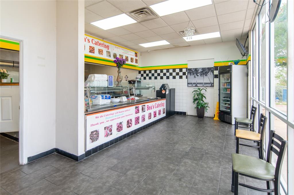 Mountain Creek Shopping Center - Commercial Sale