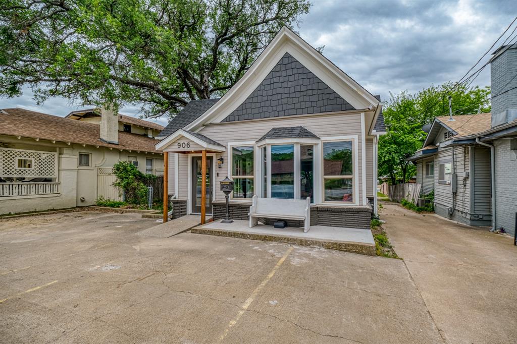 Hitt - Commercial Sale