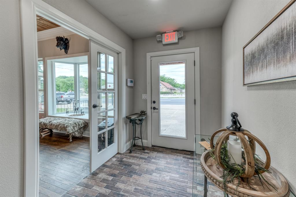 Hitt - Commercial Sale