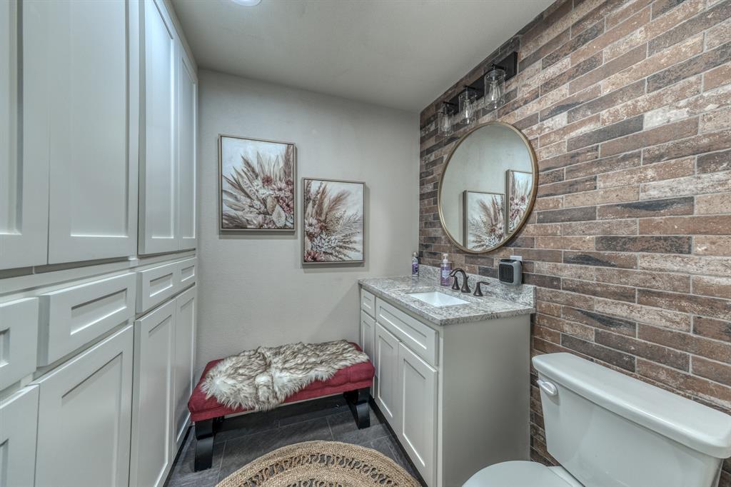 Hitt - Commercial Sale