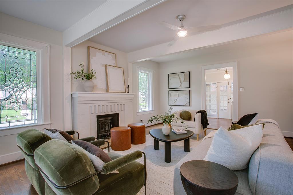 1111 N Winnetka Avenue