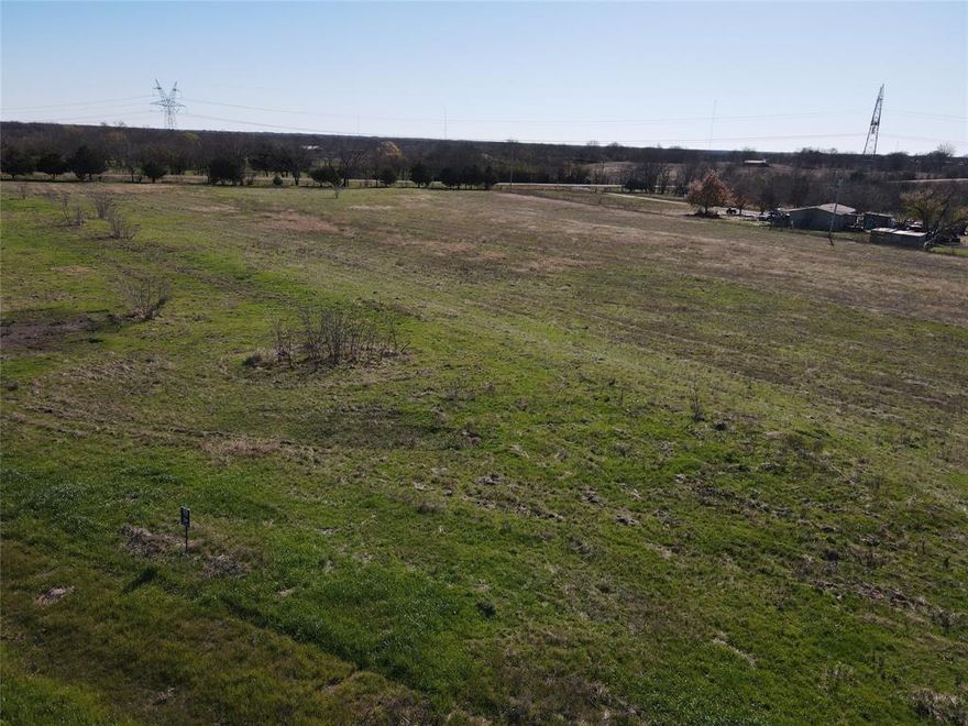 Beautiful 1-3 acre tracts featuring a mix of trees and natural grasses. Enjoy freshly paved 28-foot roads and spacious lots, conveniently located just off the county road. Only 8 minutes from downtown Greenville and 10 minutes from a variety of shopping and dining options. With easy access to I-30, you're a quick 45-minute commute from Dallas County. Rolling Acres offers a serene setting in the heart of North Texas, perfect for building your dream home or placing a manufactured home just outside the city limits.