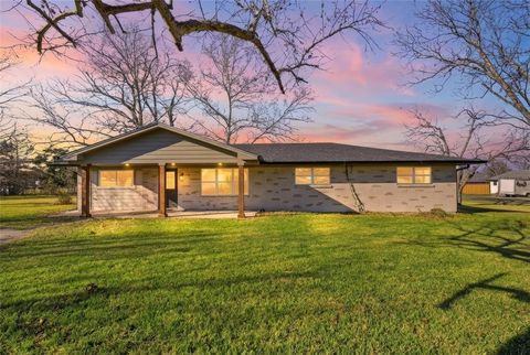 Photo of 301 Tinsley W, Robinson, TX 76706 (MLS # 21201139)